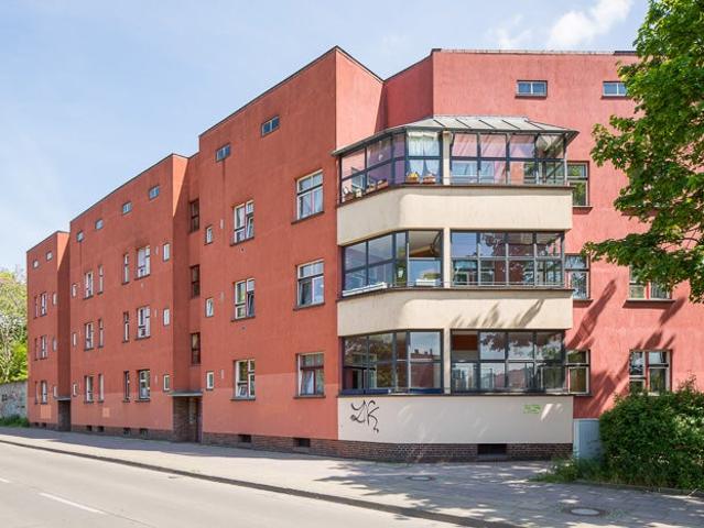 2,5 Zimmer mit Vinylboden, gefliester Küche und Balkon!