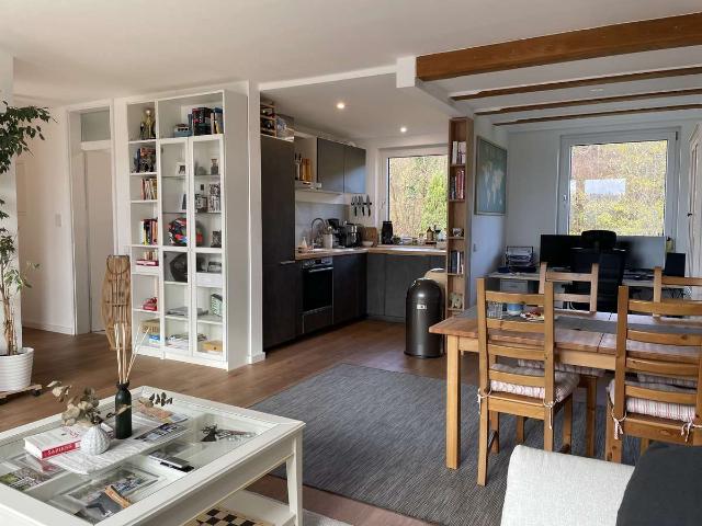 2,5 Zimmer moderne, helle Wohnung mit Sonnenterrasse