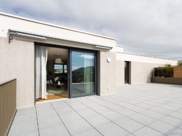 2.5 Zimmer Neubau Attikawohnung mit traumhafter Terrasse, sofort bezugsbereit