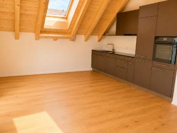 2.5 Zimmer Dachwohnung nord an zentraler Lage zu vermieten