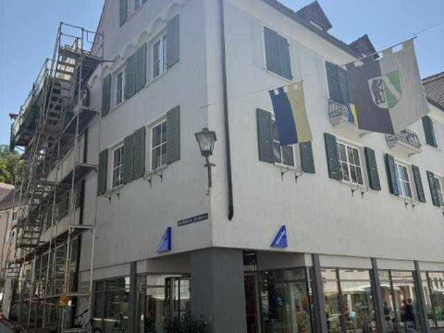 2,5 Zimmer Dachgeschosswohnung mit Einbauküche und Dachterrasse in zentraler Lage von Leutkirch!