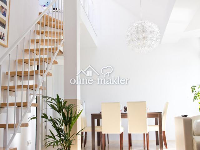 2,5 Zimmer DG Maisonette mit Galerie, Balkon, EBK & 2 TG Stellplätzen