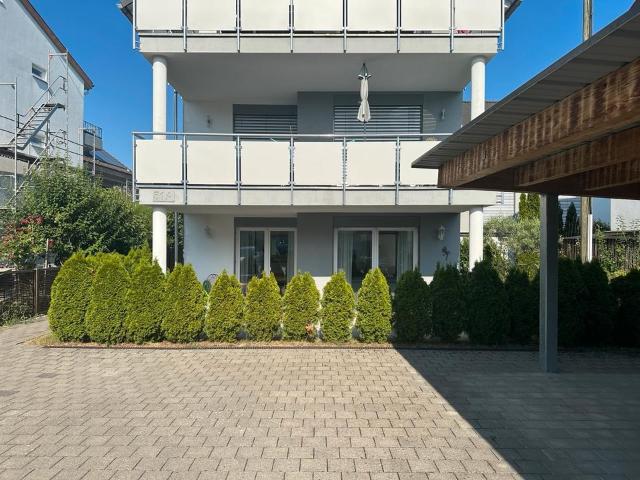 2,5 Zimmer EG Wohnung mit Wintergarten und Carport