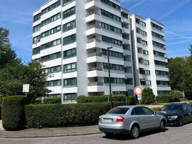 2,5 Zimmer Eigentumswohnung mit Balkon, Garage und Aufzug