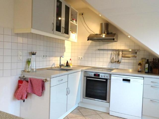 2,5 Zimmer Loftwohnung im Dachgeschoss mit Einbauküche, Balkon, PKW Stellplatz in Oldenburg/ Eversten