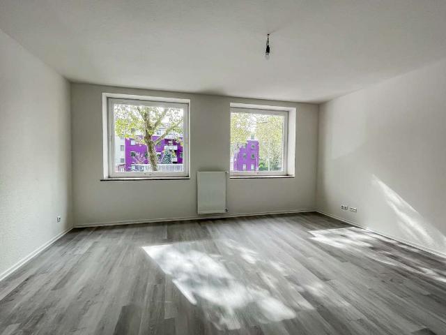 2,5 Zimmer – renoviert – zentrale Lage – Balkon – Erstbezug