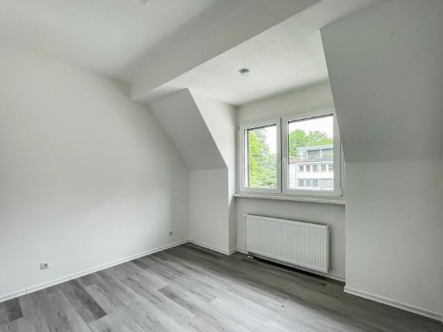 2,5 Zimmer – vollständig saniert – Bewohnerparkausweis– Einkaufszentrum