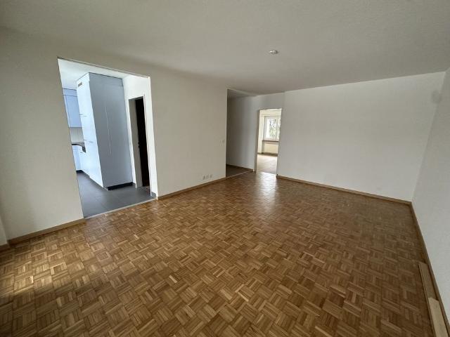 2.5 Zimmer Wohnung im 3.OG links mit grossem Balkon