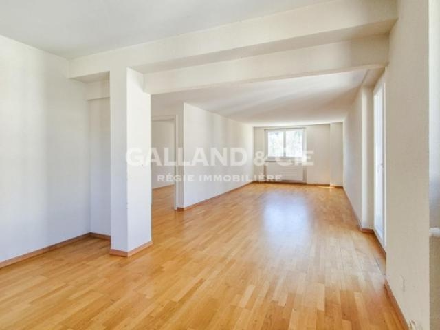 2.5 Zimmer Wohnung im 3. Stock mit Balkon