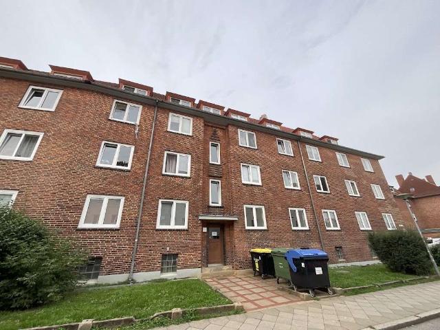 2,5 Zimmer Wohnung im Hochparterre mit kleinem Balkon und Tageslichtbad mit Dusche