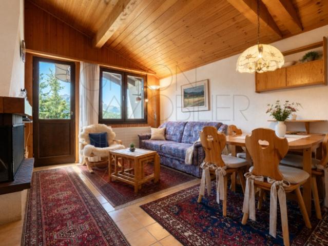 2,5 Zimmer Wohnung in Les Arsets mit Balkon und Dachboden