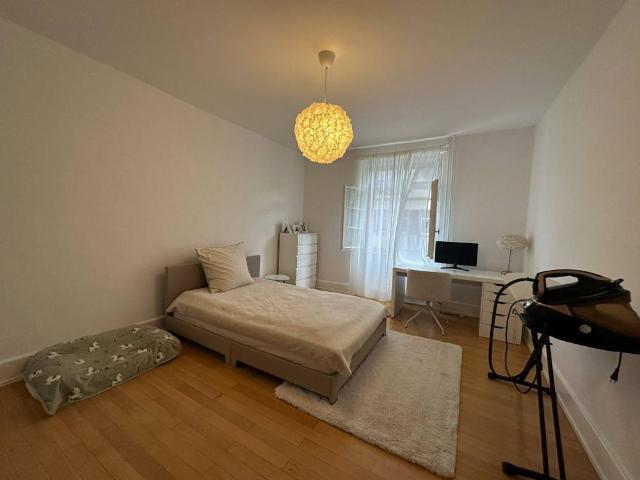 2.5 Zimmer Wohnung mit Altbaucharme und Balkon im St. Johann!