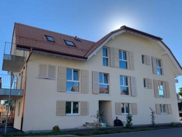 2,5 Zimmer Wohnung mit Balkon und 2 Parkplätzen