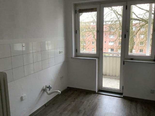 2,5 Zimmer Wohnung mit Balkon in der Modernisierung für Sie! Einzug Ende Juli 2026!