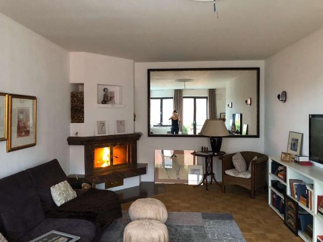 2,5 Zimmer Wohnung mit Einbauküche, Kaminofen und Balkon