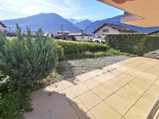 2,5 Zimmer Wohnung mit Garten im Wohngebäude