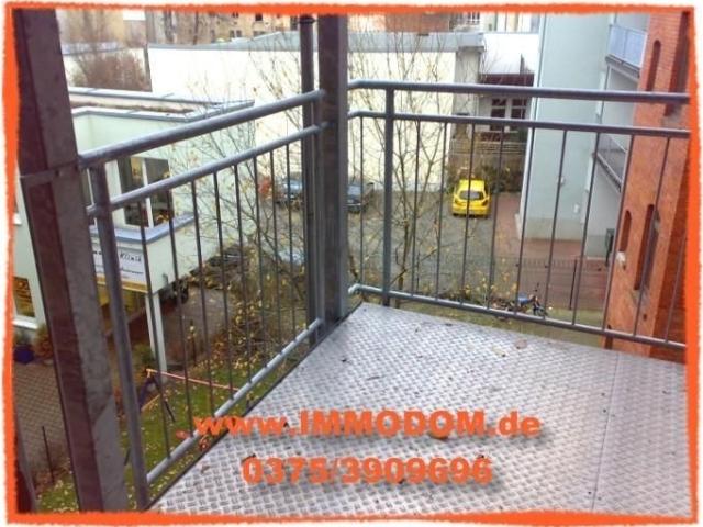 2,5 Zimmer Wohnung mit großen BALKON und LAMINAT im Zentrum Zwickaus zu vermieten!