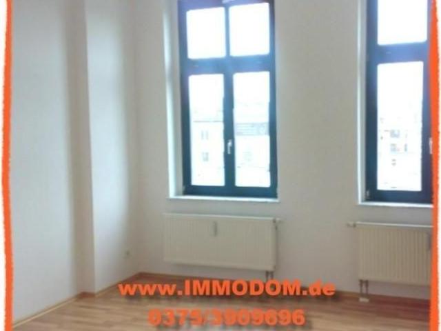 2,5 Zimmer Wohnung mit großen BALKON und LAMINAT im Zentrum Zwickaus zu vermieten!