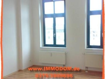 2,5 Zimmer Wohnung mit großen BALKON und LAMINAT im Zentrum Zwickaus zu vermieten!