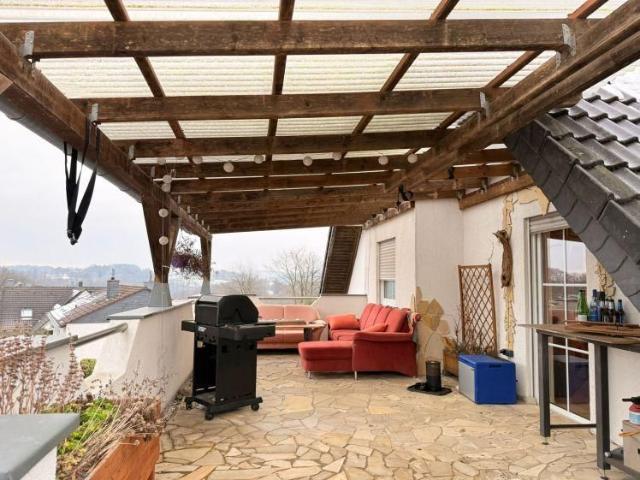 2,5 Zimmer Wohnung mit überdachter 30m² Terrasse in Much