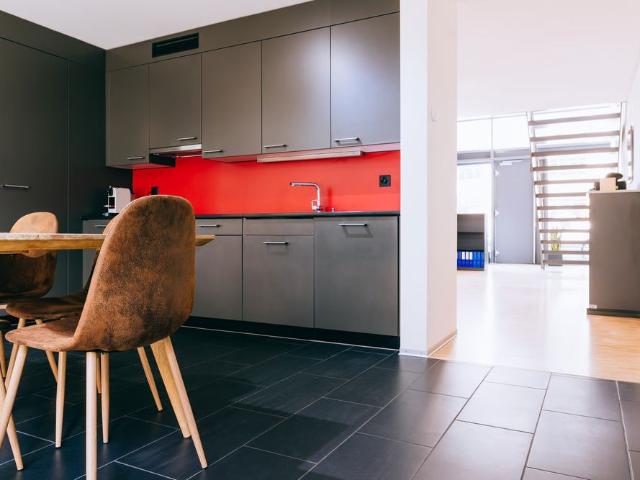 2.5 Zimmer, 170 m², EG