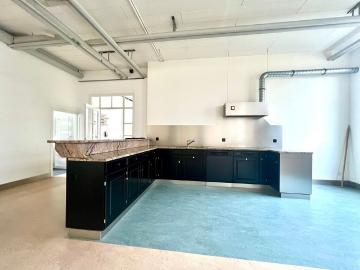 2.5 Zimmer, 180 m², EG