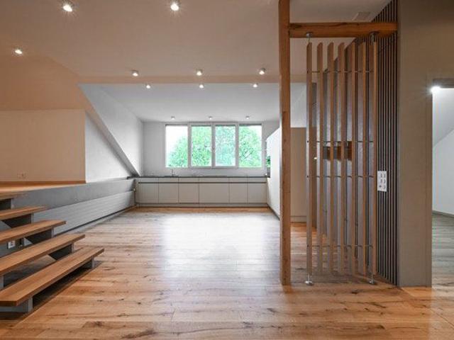 2.5 Zimmer, 100 m², 2. Stock