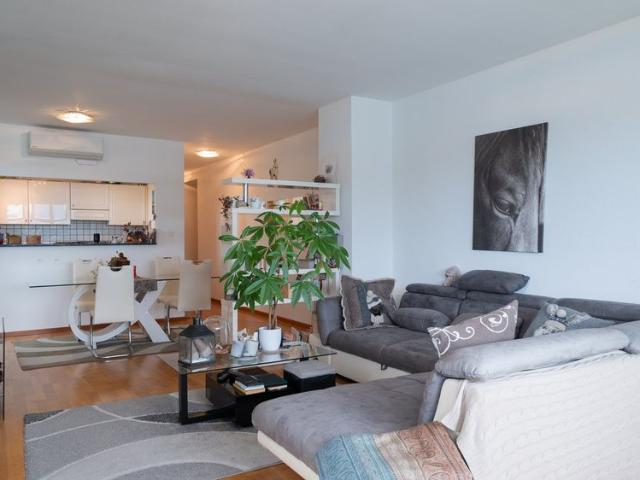 2.5 Zimmer, 105 m², 2. Stock