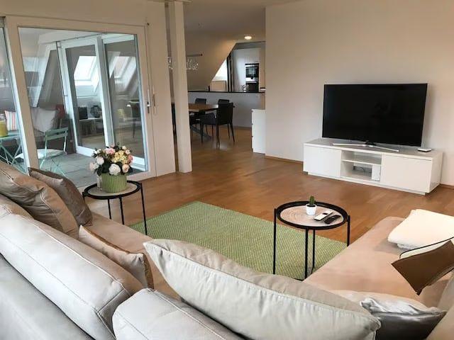 2.5 Zimmer, 121 m², 2. Stock