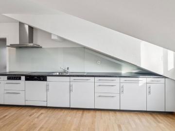 2.5 Zimmer, 135 m², 4. Stock