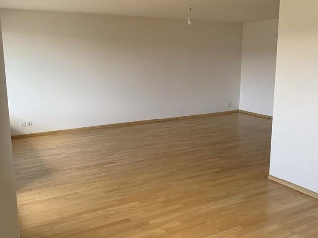 2.5 Zimmer, 74 m², 1. Stock