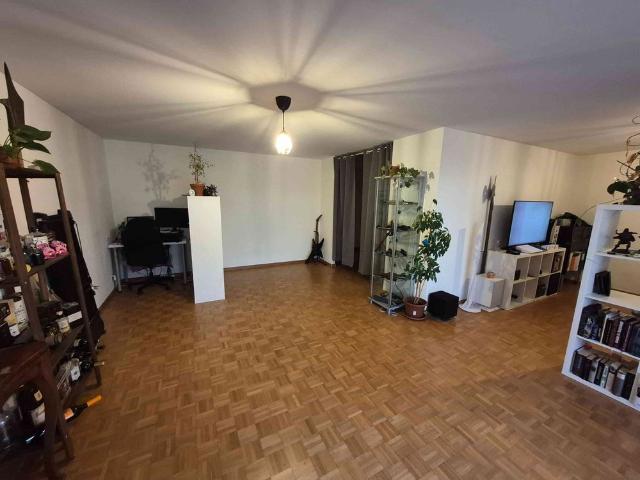 2.5 Zimmer, 74 m², 1. Stock