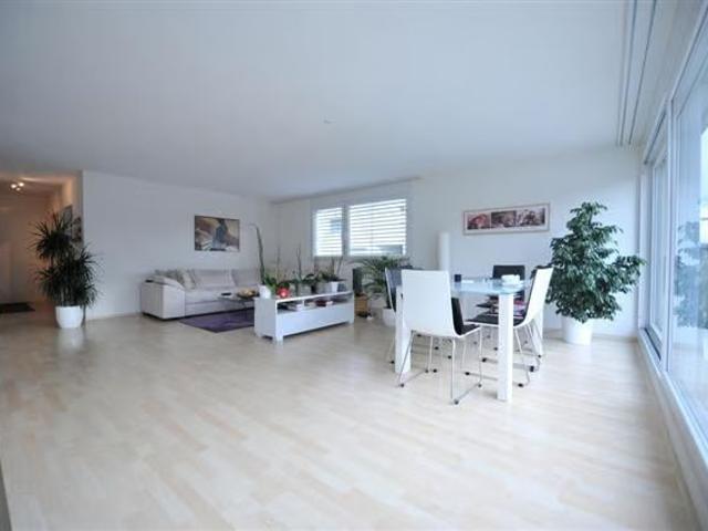 2.5 Zimmer, 75 m², 1. Stock