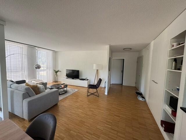 2.5 Zimmer, 77 m², 1. Stock