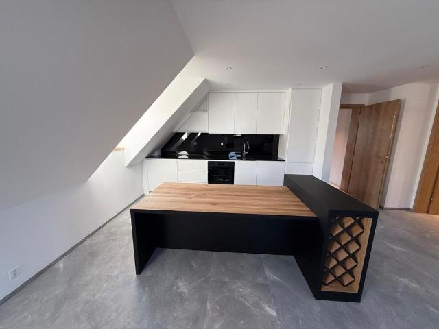 2.5 Zimmer, 77 m², 2. Stock