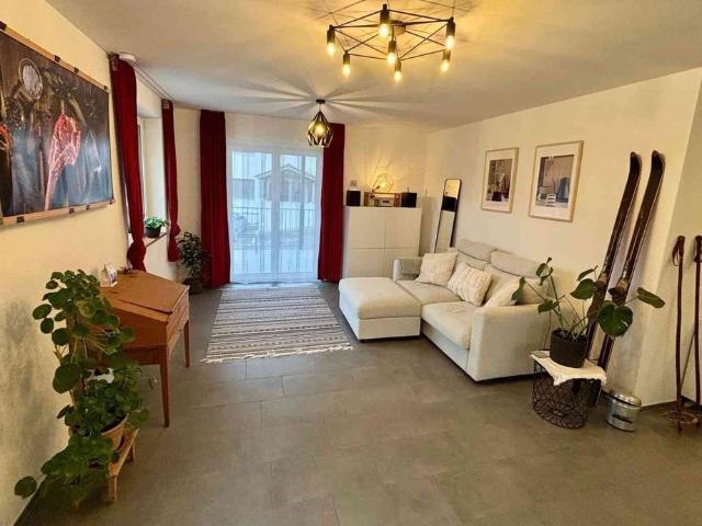 2.5 Zimmer, 77 m², EG