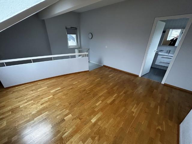 2.5 Zimmer, 90 m², 4. Stock