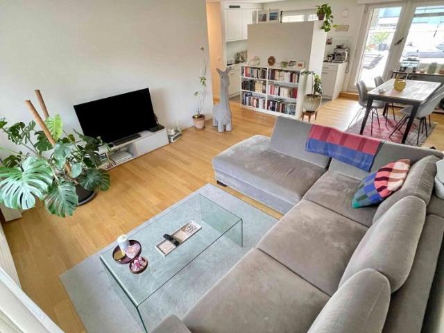 2.5 Zimmer, 90 m², 6. Stock