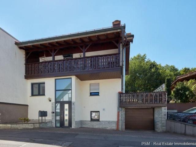 2,5 Zimmerwohnung, mit Garage, Stellplatz und gr. Terrasse für max. 2 Personen, sofort frei, HT mögl
