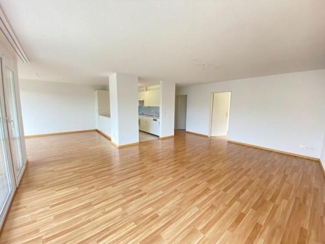 2.5 zimmerwohnung mit gartensitzplatz: idyllisches quartier im grünen