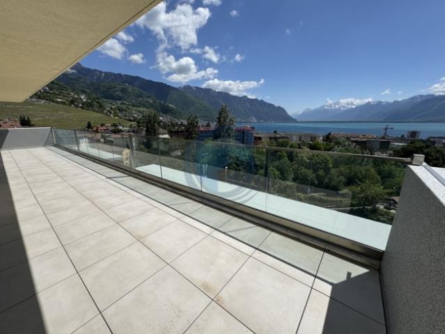 2,5 ZIMMIGES ATTIKA APARTMENT MIT PANORAMABLICK AUF DEN SEE