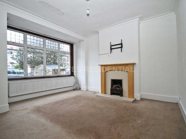 £2,600 pcm Available Now Unfurnished