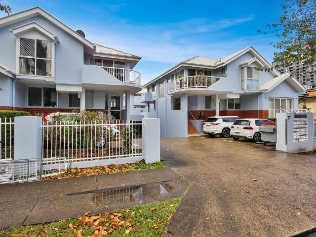 2 / 77 Sherwood Road, Toowong QLD 4066