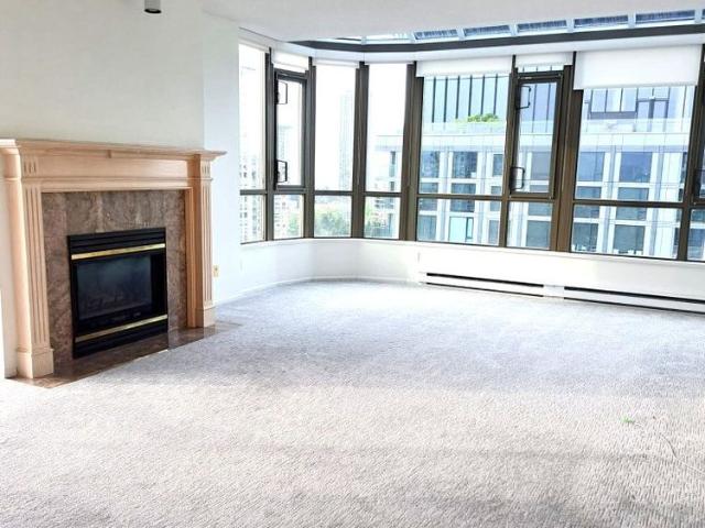 $2,800 / 2br – 1250ft2 – Spacious 2 Bedroom Penthouse – Prime Location Near Metrotown