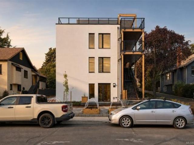 2 958 Wollaston St, Esquimalt, BC, V9A 5B2 house for sale | Listing ID 1049 | Royal LePage