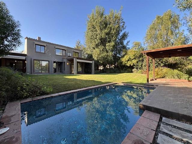 $ 2.900.000 Casa en Arriendo en Colina 6 dormitorios 5 baños / Magnolia Property