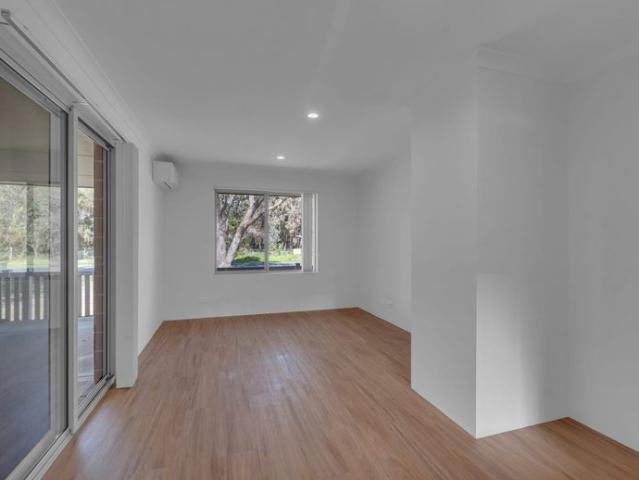 2a/22 Old Pinjarra Road, Greenfields. This charming 2 bedroom house