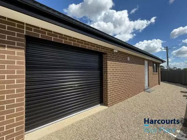 2a Basildon Place, HEBERSHAM House for rent Listed by Mitchel.