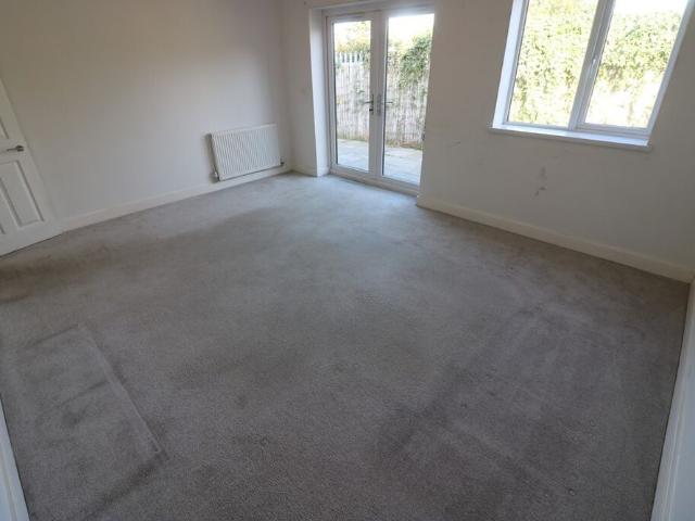 2A Bessingby Grove