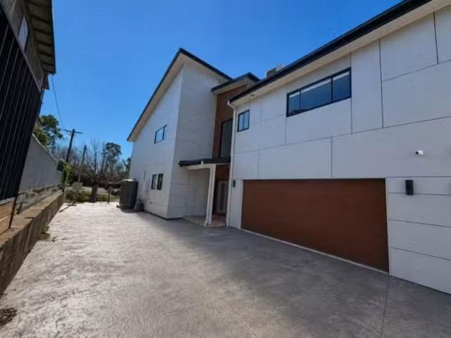 2A East Street, Dubbo Townhouse for rent Listed by Renay Arms.